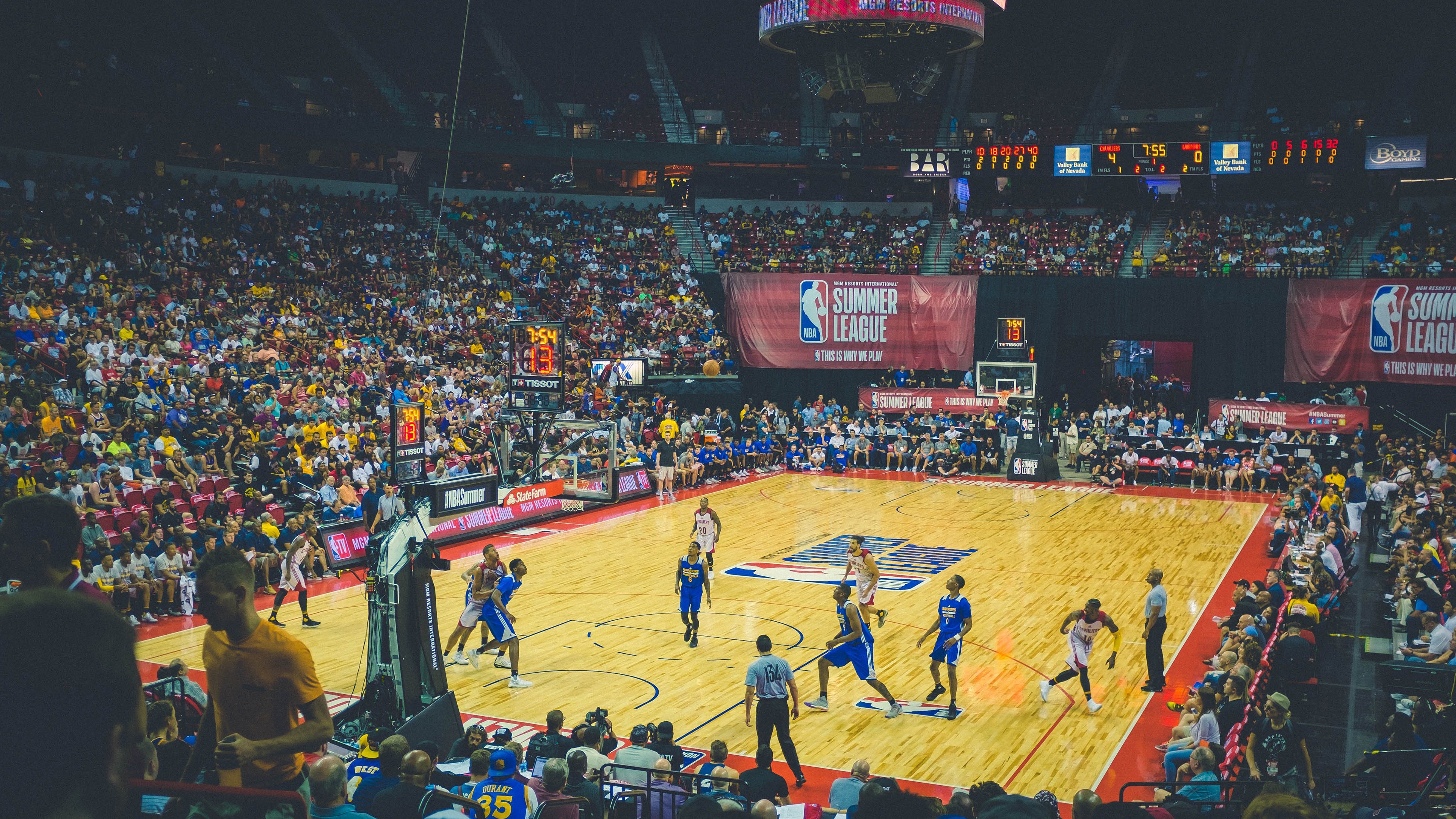 九游-比赛中球队展现出团结互助的精神，球队团结的话