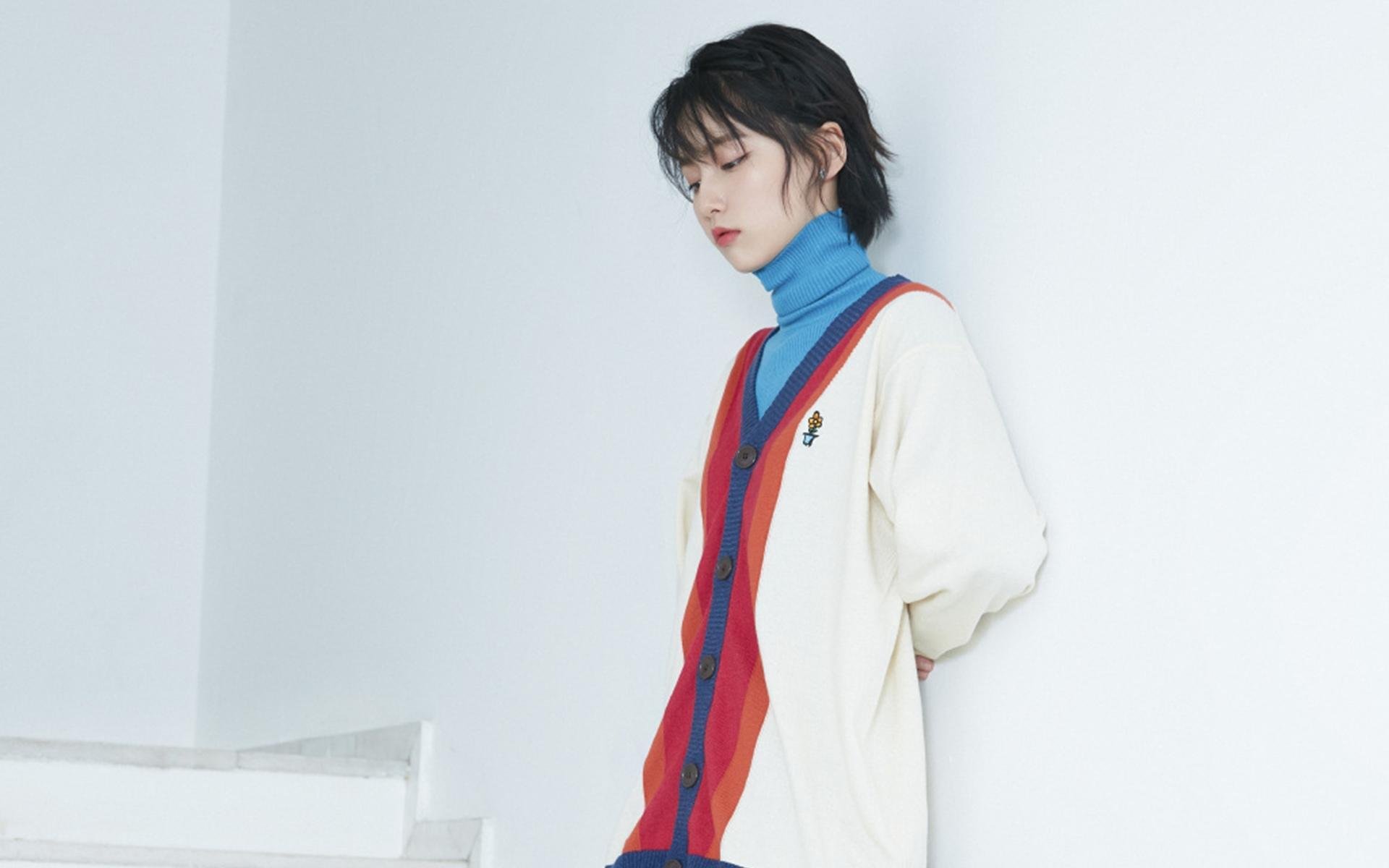 澳大利亚接力队赛后感谢团队支持与鼓励,澳大利亚女子游泳接力队员